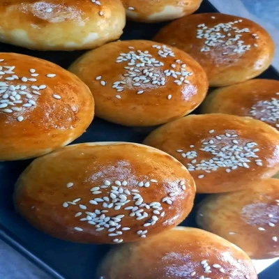 خبز الكايزر الطرى